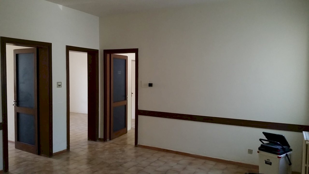 20150525_102411.jpg - Ufficio Viale G. Puccini, Lucca - foto 1