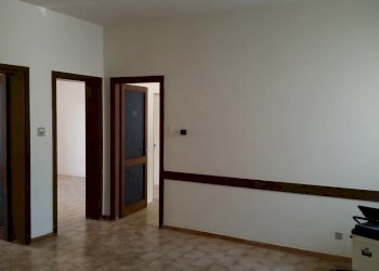 20150525_102411.jpg - Ufficio Viale G. Puccini, Lucca - foto 1