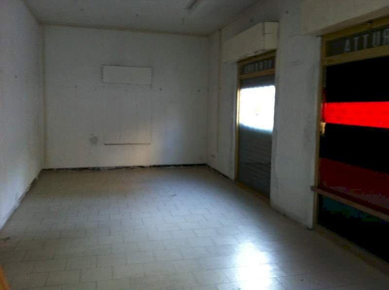 9954e54290af4e403f0a82e546704d85_orig.jpg - Locale Commerciale Via Augusto Passaglia, Lucca - foto 3