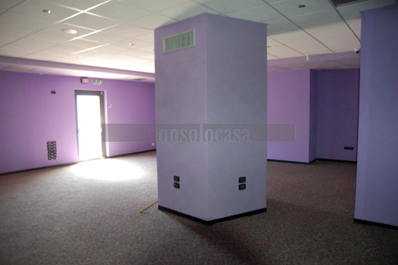 INTERNO - Locale Commerciale Via Tiberina Sud, Deruta - foto 2