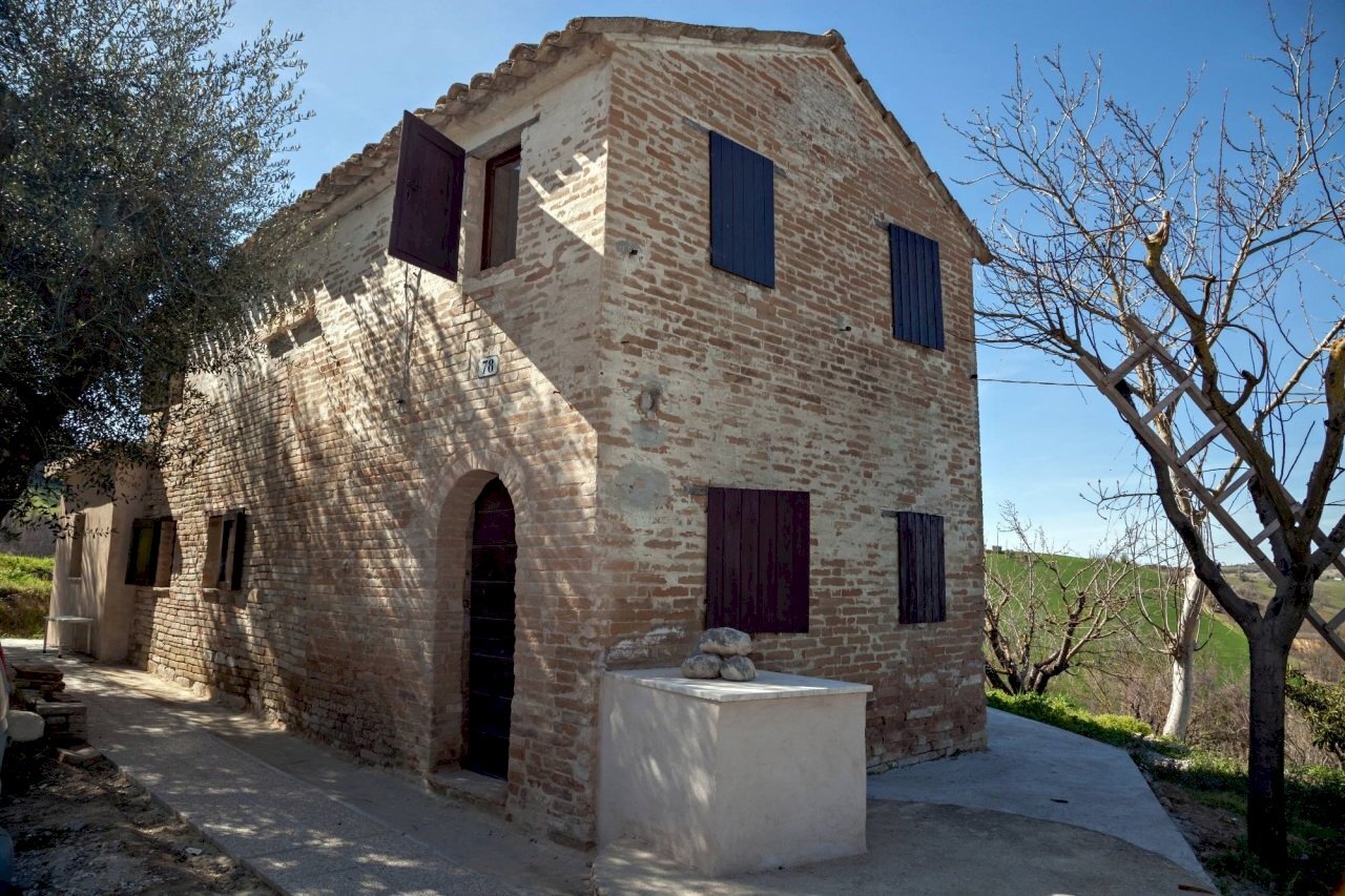 010 MONSAMPIETRO MORICO - Casa rurale in pietra e - Rustic Monsampietro Morico - photo 1