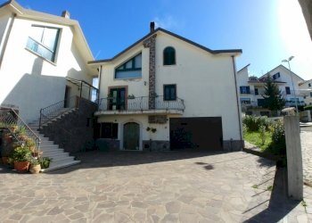 facciata esterna - Villa a Schiera via Sandro Pertini 84, San Fele - foto 1