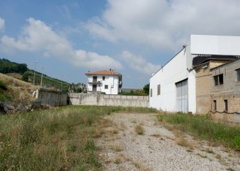 DSCF7700 (800x534).jpg - Locale Commerciale Colonnella - foto 4