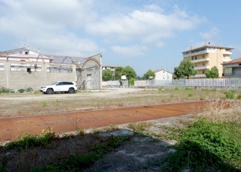 DSCF7691 (800x534).jpg - Locale Commerciale Colonnella - foto 7