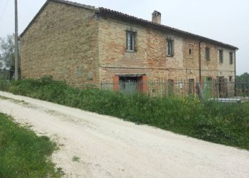 09 esterno.jpg - Terreno agricolo Mondavio - foto 20