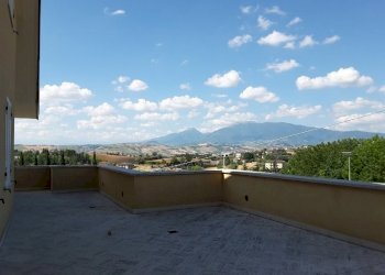 20170717_101012 (800x600).jpg - Casa indipendente Castorano - foto 23