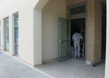 Ingresso su strada.JPG - Locale Commerciale valtesino, Ripatransone - foto 4