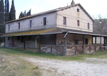 Casolare da ristrutturare.JPG - Palestra e Impianti Sportivi Via Menocchia, Montefiore dell'Aso - foto 4