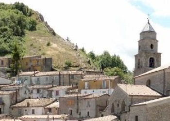 foto_panoramica_con casa Carnevale (640x223).jpg - Appartamento VIA ARIOSTO, San Fele - foto 4