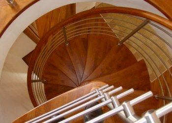 Scala a chiocciola per accesso a piano mansarda (6 - Appartamento Corropoli - foto 14