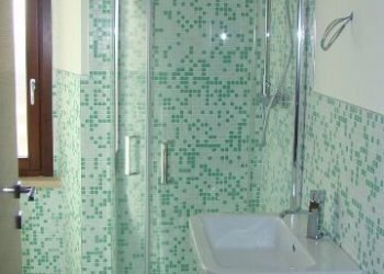 Bagno 1 con box doccia (360x640).jpg - Appartamento Corropoli - foto 15