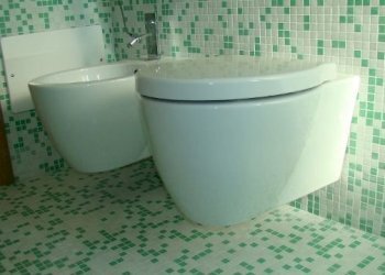 bagno con servizi igenici sospesi (640x360).jpg - Appartamento Corropoli - foto 17