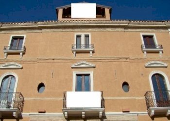 1 Facciata principale del palazzo (640x360).jpg - Attico Corropoli - foto 1