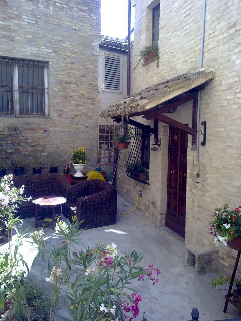 05 Ingresso con corte (2).jpg - Villa Fermo - foto 1