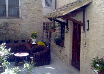 05 Ingresso con corte (2).jpg - Villa Fermo - foto 1