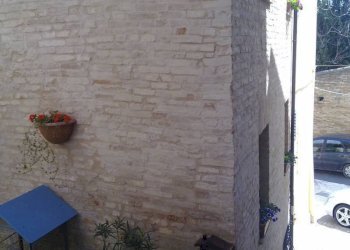 01 facciata anteriore-laterale.jpg - Villa Fermo - foto 2