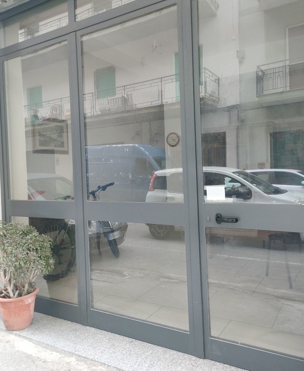 IMG20250401102906.jpg - Magazzino Viale Aldo Moro Trav. Neri R.C., Reggio di Calabria - foto 1