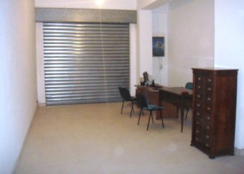 DSC04479.JPG - Magazzino Viale Aldo Moro Trav. Neri R.C., Reggio di Calabria - foto 4