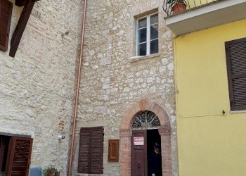 20170510_155128_resized.jpg - Terratetto - Terracielo piazza del teatro 7, Avigliano Umbro - foto 11