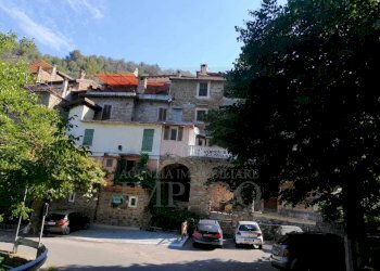 vista ingresso del villaggio con i posti auto - Porzione di casa Frazione Verrandi 5, Ventimiglia - foto 16