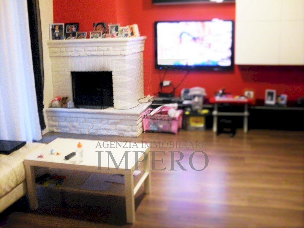 soggiorno con camino - Three-room apartment Via Calzamiglia 3, Ventimiglia - photo 1