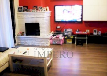 soggiorno con camino - Trilocale Via Calzamiglia 3, Ventimiglia - foto 1