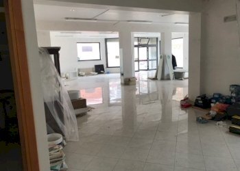 IMG_2355.jpg - Locale Commerciale Modica - foto 2