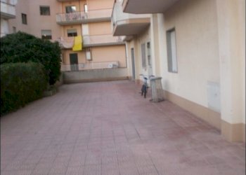 PIAZZALE - Locale Commerciale VIA SACRO CUORE, Modica - foto 2