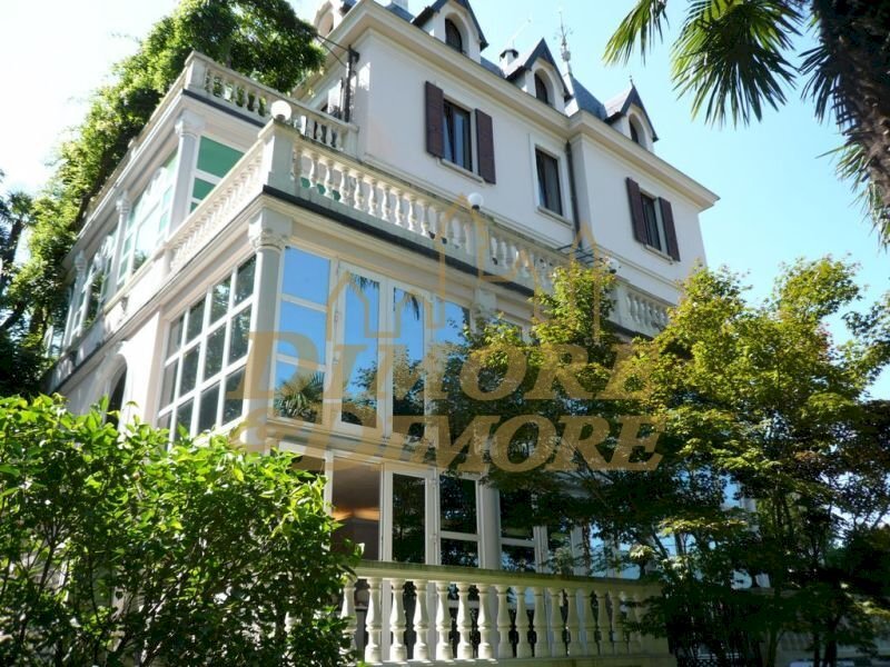 villa-d-epoca-a-luino-con-vista-lago-maggiore-01 - Villa Via Ciro Menotti 3, Luino - foto 1