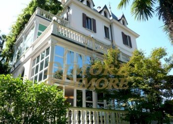 villa-d-epoca-a-luino-con-vista-lago-maggiore-01 - Villa Via Ciro Menotti 3, Luino - foto 1