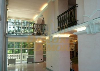 villa-d-epoca-a-luino-con-vista-lago-maggiore-20 - Villa Via Ciro Menotti 3, Luino - foto 4