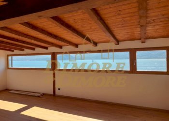 F588-ghiffa-vista-lago-mansarda-vetrate.jpg - Villa a Schiera Corso Belvedere 149-155, Ghiffa - foto 10