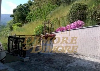 villa-a-verbania--con-giardino-e-vista-lago--02 - Villa Verbania - foto 16