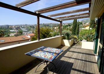 P1030581.JPG - Porzione di casa Sanremo - foto 12