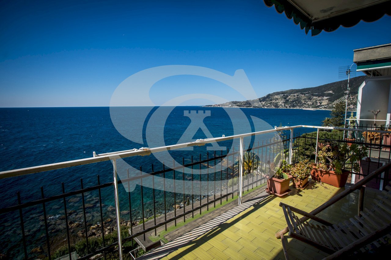 AppartamentobilocalelocazioneOspedaletti.jpg - Appartamento Lungomare Cristoforo Colombo 49, Ospedaletti - foto 1