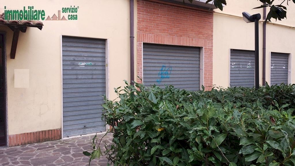 Facciata - Locale Commerciale Via Guerrino Libertucci, Tivoli - foto 3