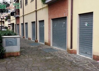 Facciata - Locale Commerciale Via Guerrino Libertucci, Tivoli - foto 1