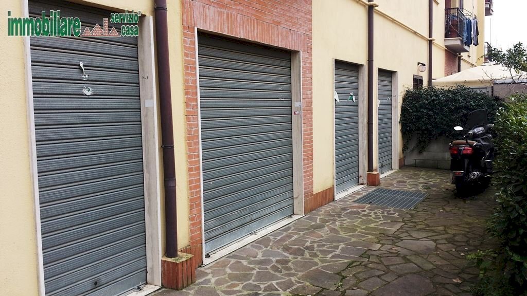 facciata - Locale Commerciale Via Guerrino Libertucci, Tivoli - foto 2