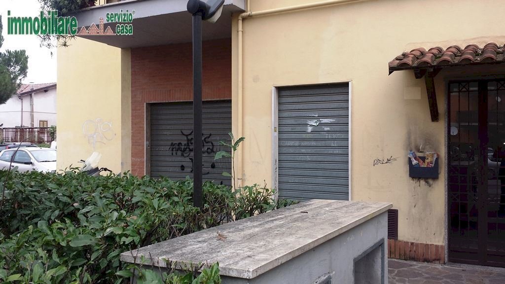 facciata - Locale Commerciale Via Guerrino Libertucci, Tivoli - foto 3