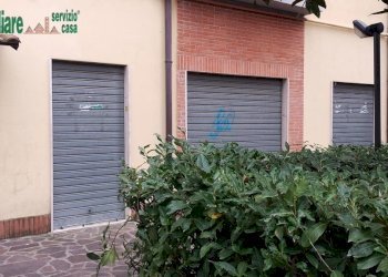 facciata - Locale Commerciale Via Guerrino Libertucci, Tivoli - foto 4