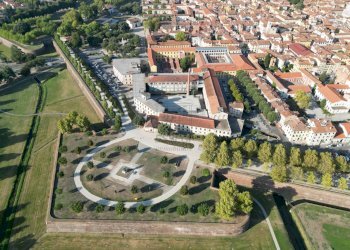 Lucca vista dall\'alto.JPG - Piante e Fiori Viale Europa 556, Lucca - foto 2