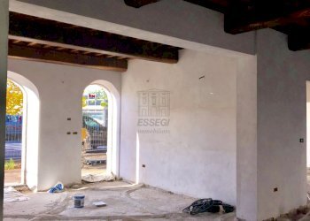 IMG_5444 (00000003).jpg - Locale Commerciale Via di Sant'Alessio, Lucca - foto 1