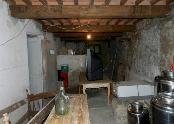 casa colonica da ristruttrurare Lucca (16).JPG - Casale Via per Chiatri, Lucca - foto 8