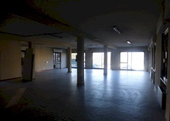 P1090452.JPG - Locale Commerciale Capannori - foto 3