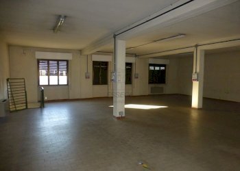 P1090453.JPG - Locale Commerciale Capannori - foto 4