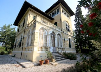 villa antica ristrutturata con dependance giardino - Villa Via Sarzanese 1028, Lucca - foto 2