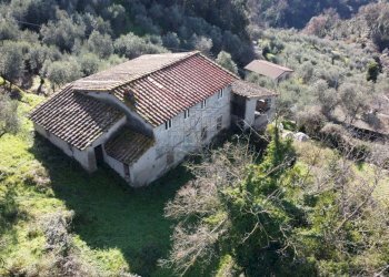 rustico da ristrutturare colline lucca vendesi.JPG - Casale Lucca - foto 1