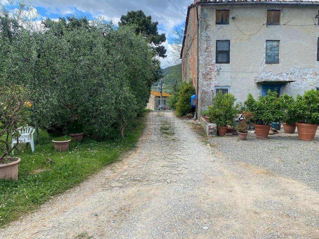 AFFASCINANTE CASA COLONICA DA RISTRUTTURARE NEL CU - Casale Via Gelli 41, Lucca - foto 3