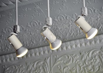 cedesi negozio lampadari.jpg - Non Alimentare Lucca - foto 1