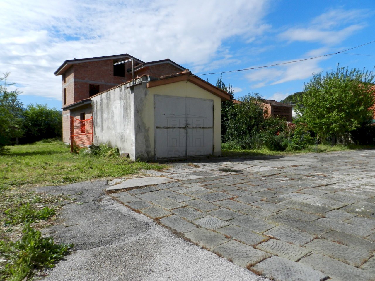 Ampio fabbricato fronte strada con parcheggio - Terratetto - Terracielo Via della Chiesa XXI 145, Lucca - foto 3